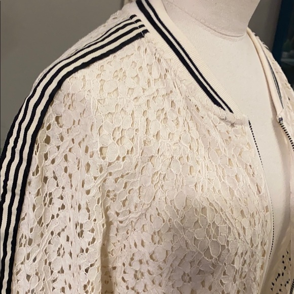 Cream lace jacket - Picture 2 of 2